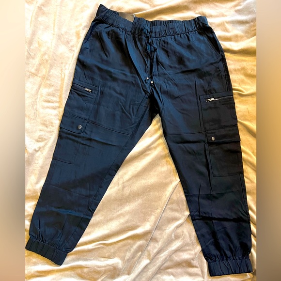 NWT Banana Republic Black TENCIL Cargo Joggers - L Petite - Picture 2 of 11